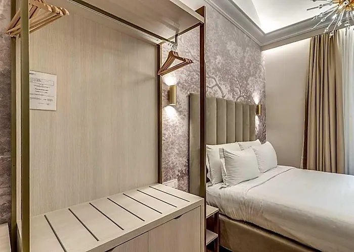 Lumi Hotel *