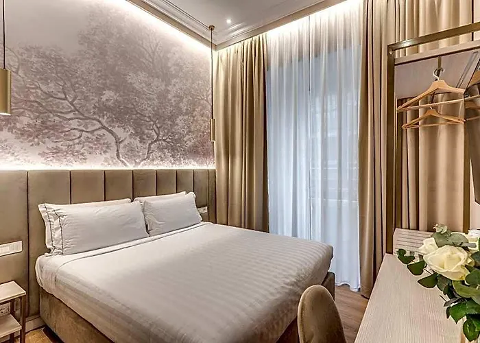 Lumi Hotel *
